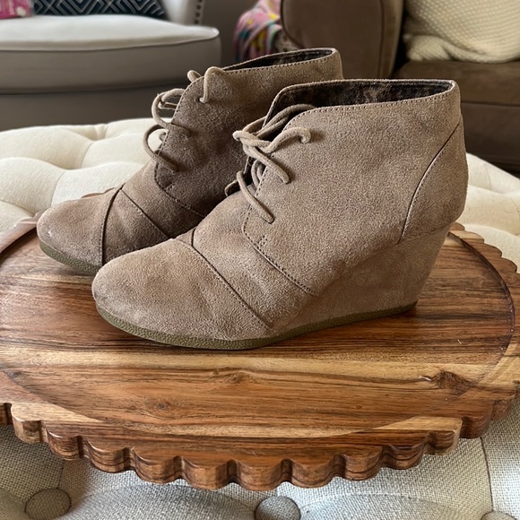 Wedge booties, GUC, size 7. Bought from Maurice’s, very comfy and cute. - Picture 2 of 4